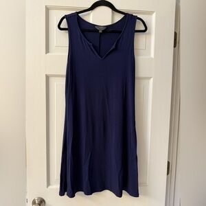 Women's Sleeveless Navy Dress
Size Medium